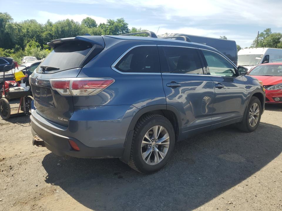 2014 Toyota Highlander VIN 5TDJKRFH1ES008922 COPART salvage auction — MINOR DENT/SCRATCHES, MA - CERTIFICATE OF TITLE, sold $10,900 on 2026-07-30 (photo 3)