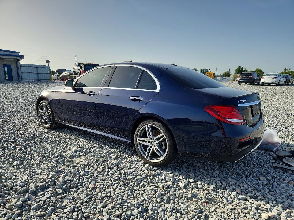 2018 Mercedes-benz E-klasse VIN WDDZF4JBXJA300532 COPART salvage auction — WATER/FLOOD, FL - CERT OF TITLE-SLVG REBLD FLOOD, sold $15 on 2026-07-21 (photo 2)