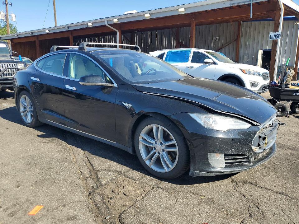 2015 Tesla Model s VIN 5YJSA1E25FF112714 COPART salvage auction — UNDERCARRIAGE, CO - DIS/DLR/EXP ONLY CLEAN TITLE, sold $925 on 2026-07-21 (photo 4)