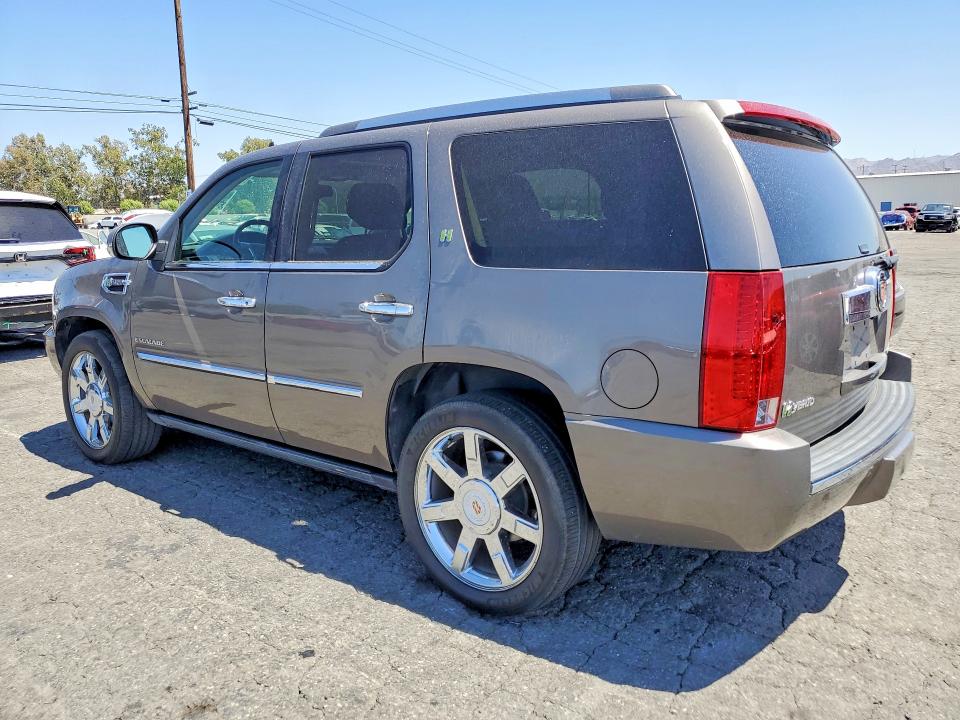 2013 Cadillac Escalade hybrid VIN 1GYS4EEJ2DR177415 COPART salvage auction — MINOR DENT/SCRATCHES, CA - DIS/DLR/EXP ONLY CLEAN TITLE, sold $900 on 2026-08-27 (photo 2)