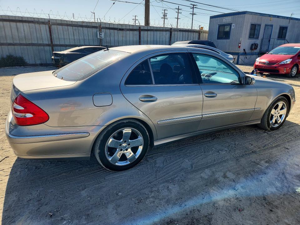 2004 Mercedes-benz E-class VIN WDBUF70J64A423827 COPART salvage auction — MINOR DENT/SCRATCHES, CA - DIS/DLR/EXP ONLY CLEAN TITLE, sold $800 on 2026-07-20 (photo 3)