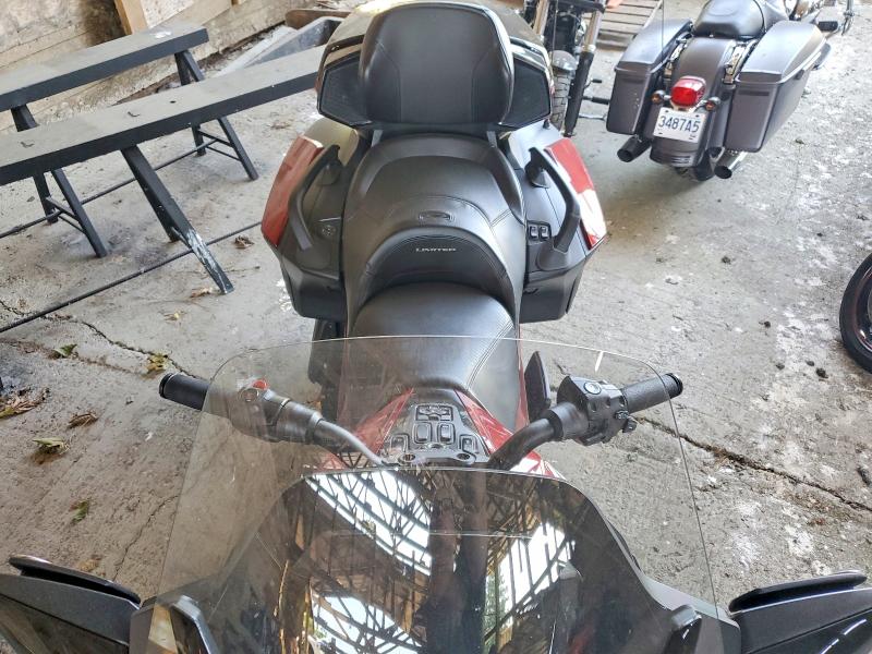 2020 Can-am Spyder roadster VIN 2BXNBDD22LV003521 COPART salvage auction — UNDERCARRIAGE, AB - OOP - NONREPAIRABLE, sold $8,500 on 2026-07-14 (photo 5)