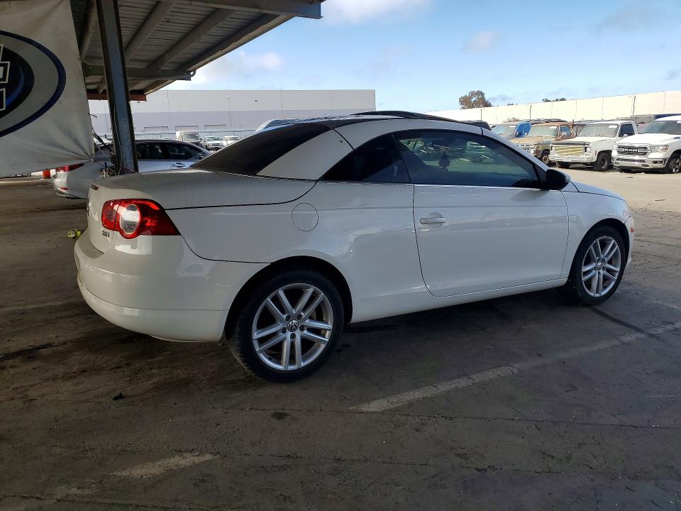 2009 Volkswagen Eos VIN WVWFA71F99V015423 COPART salvage auction — MINOR DENT/SCRATCHES, Ca - Dis/Dlr/Exp Only Clean Title, sold $100 on 2026-08-04 (photo 3)