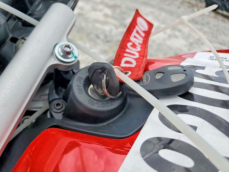 2022 Ducati Streetfighter VIN ZDMFAKYW7NB001738 COPART salvage auction — REAR END, GA - CERT OF TITLE-SALVAGE, sold $7,000 on 2026-08-27 (photo 8)