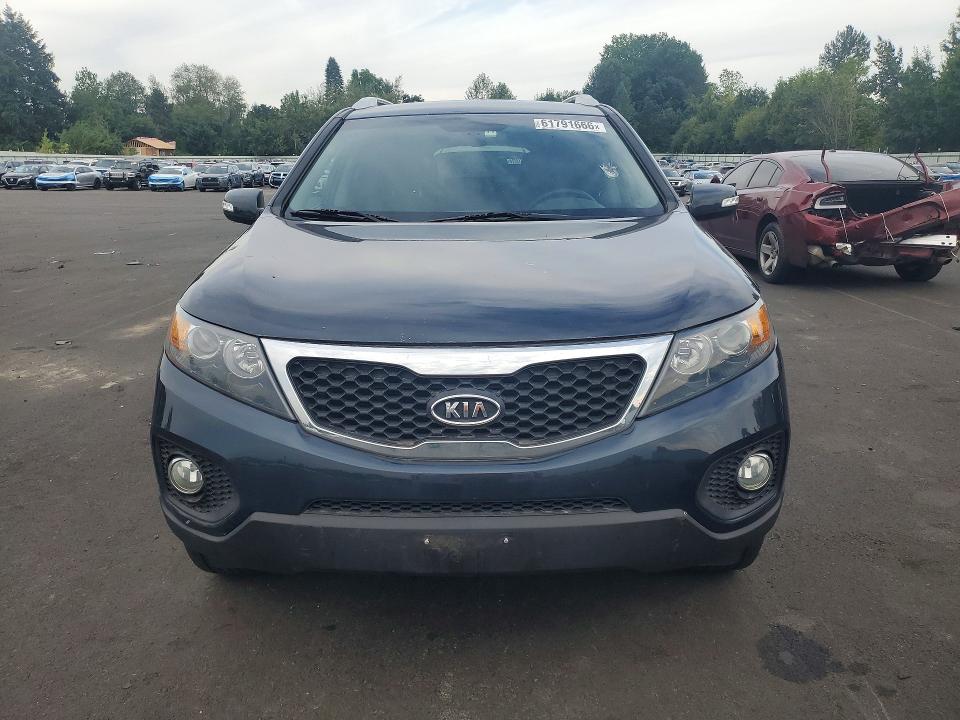 2013 Kia Sorento VIN 5XYKT4A62DG395972 COPART salvage auction — SIDE, Or - Cert Of Title-Reconstructed, sold $475 on 2026-07-29 (photo 5)