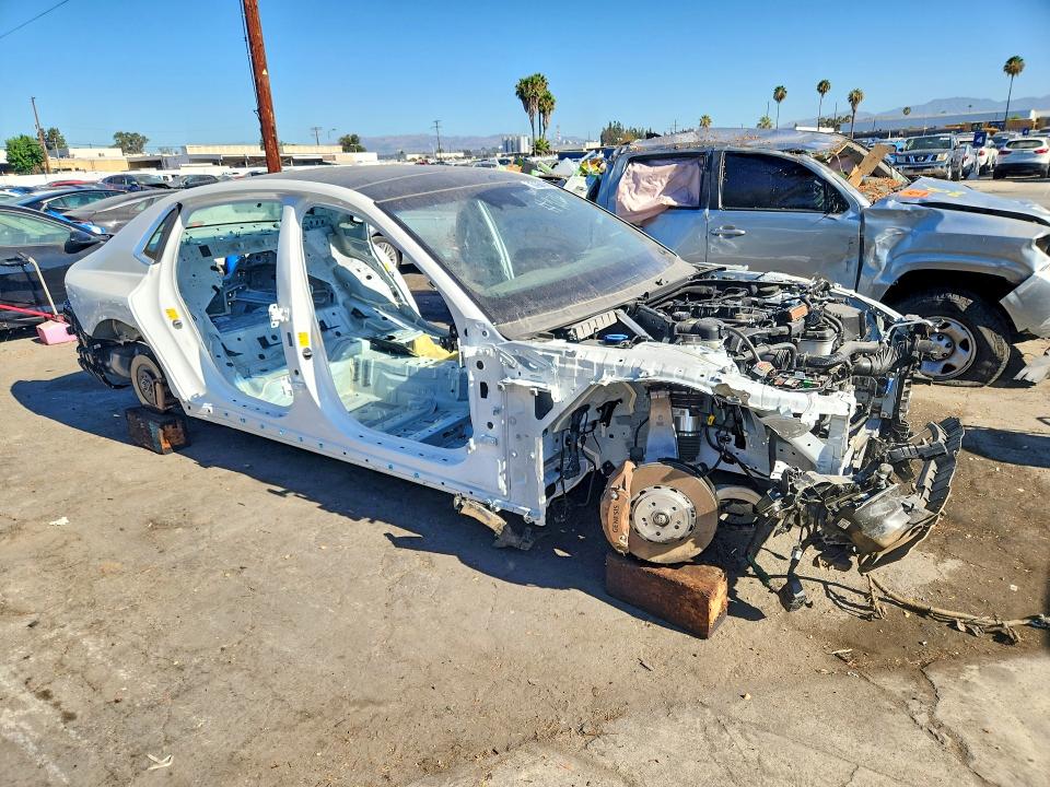 2026 Genesis G90 VIN KMTFC4SD3TU059714 COPART salvage auction — STRIPPED, Ca - Certificate Of Title, sold $14,000 on 2026-08-04 (photo 4)