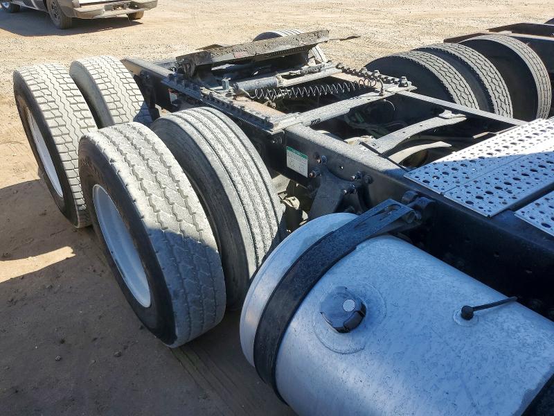 2013 Freightliner Cascadia VIN 1FUJGEDV4DSBV1125 COPART salvage auction — NORMAL WEAR, DV, sold $1,400 on 2026-09-08 (photo 6)