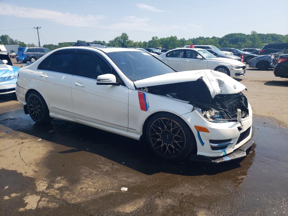 2013 Mercedes-benz C-klasse VIN WDDGF8AB5DR258758 COPART salvage auction — FRONT END, Salvage Title, sold $675 on 2026-07-28 (photo 4)