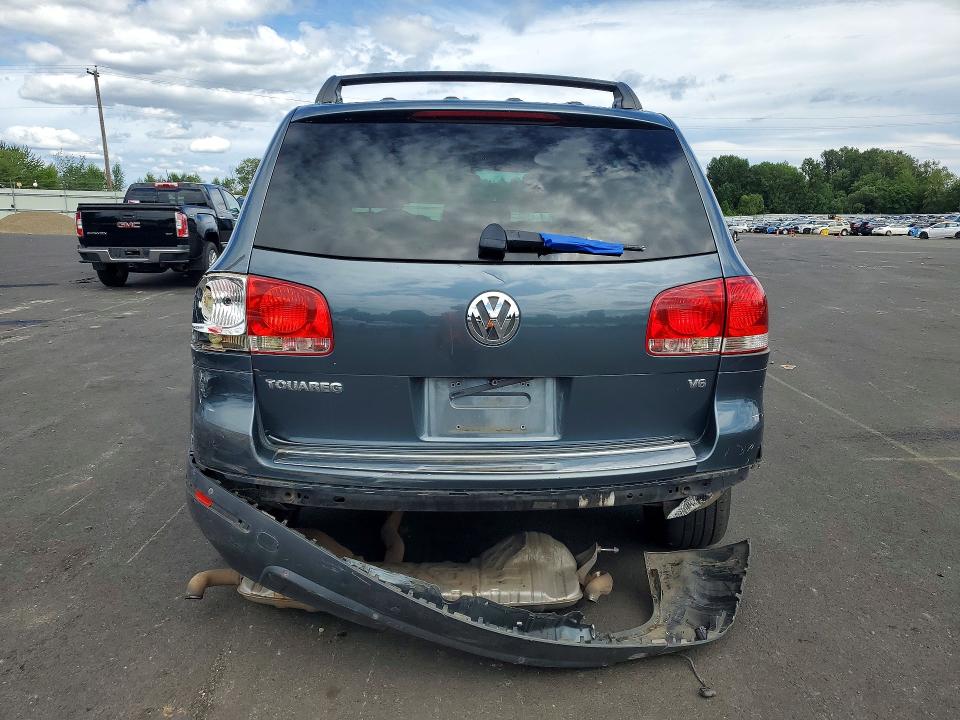 2005 Volkswagen Touareg VIN WVGBG77L25D013986 COPART salvage auction — REAR END, Or - Salvage Title Certificate, sold $100 on 2026-08-12 (photo 6)