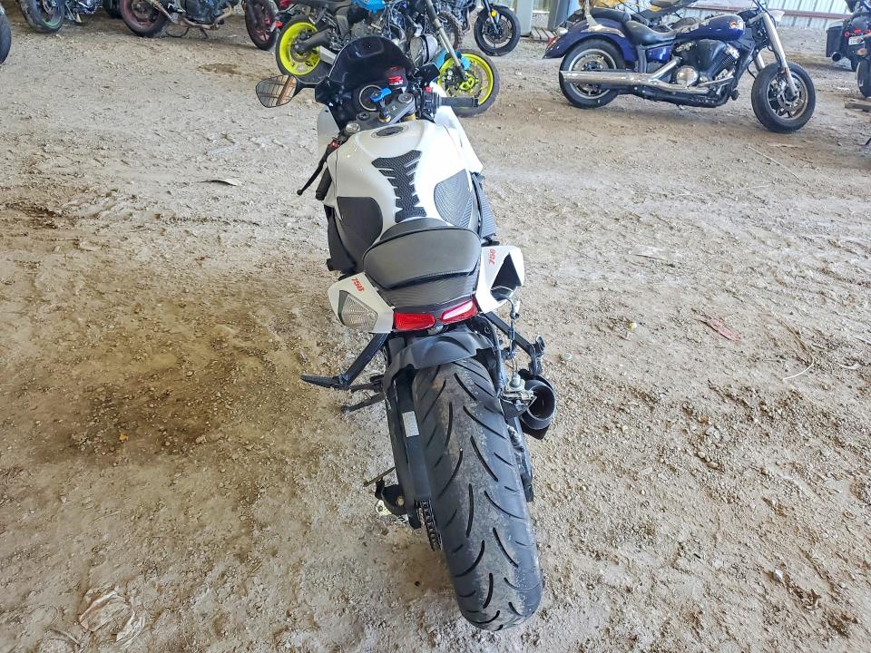 2019 Suzuki VIN JS1GR7MA3K7100050 COPART salvage auction — SIDE, Tx - Salvage Vehicle Title, sold $1,550 on 2026-07-23 (photo 4)