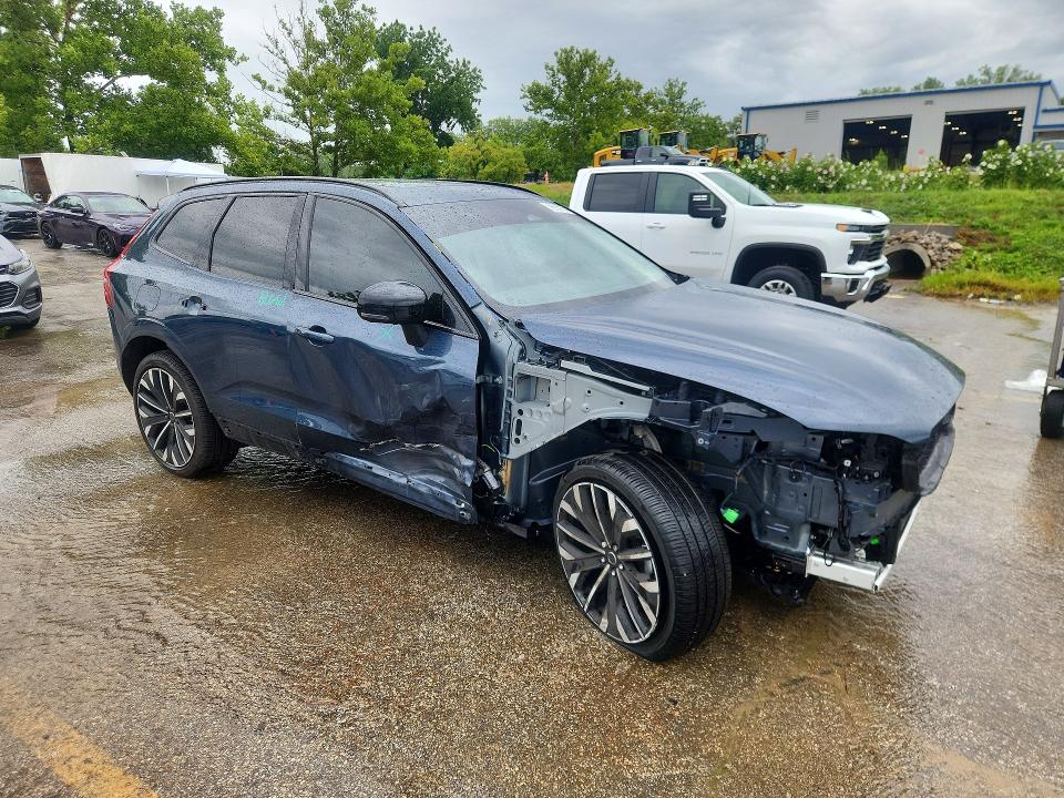 2026 Volvo Xc60 VIN YV4M12RM8T1417491 COPART salvage auction — FRONT END, FL - CERTIFICATE OF TITLE, sold $18,300 on 2026-08-17 (photo 4)
