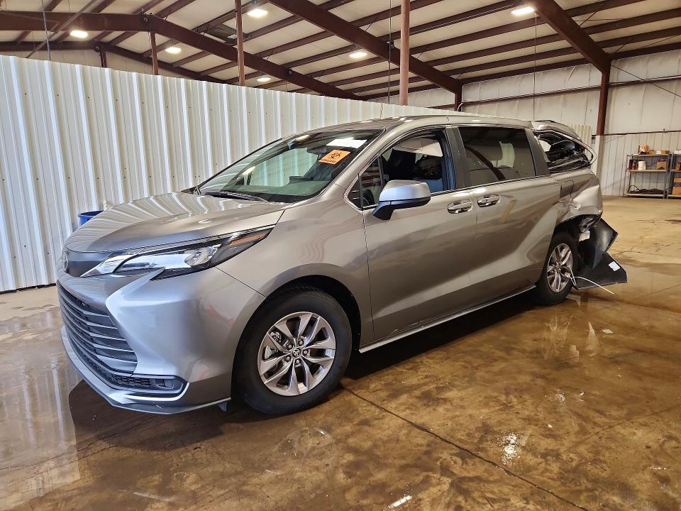 2026 Toyota Sienna VIN 5TDKRKEC6TS295197 COPART salvage auction — REAR END, FL - CERTIFICATE OF TITLE, sold $11,800 on 2026-07-27 (photo 1)