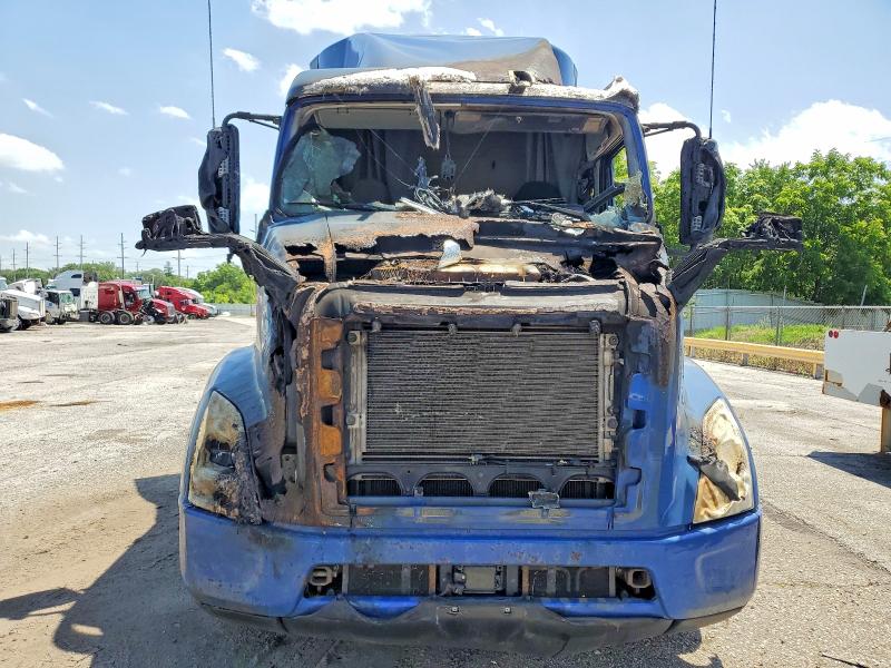 2020 Volvo Vnr VIN 4V4WC9EGXLN251390 COPART salvage auction — BURN, In - Cert Of Title-Salvage Title, sold $500 on 2026-08-10 (photo 9)