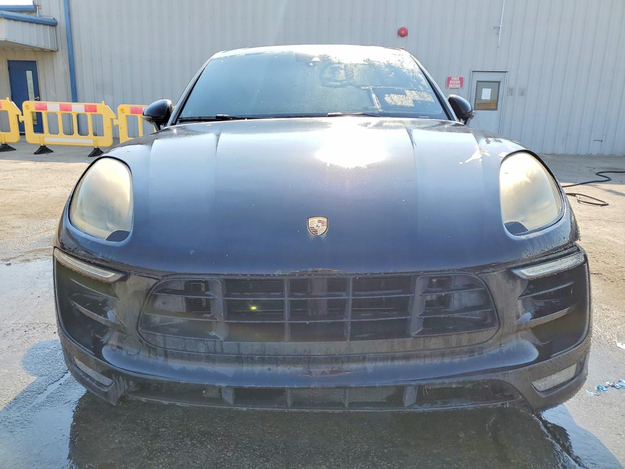 2017 Porsche Macan VIN WP1AG2A5XHLB50132 COPART salvage auction — Rear End, CA - DIS/DLR/EXP ONLY CLEAN TITLE, sold $3,550 on 2026-09-03 (photo 5)