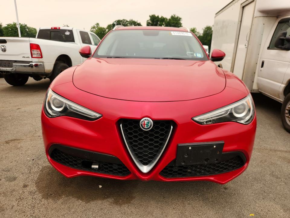 2018 Alfa romeo Stelvio VIN ZASFAKANXJ7B76745 COPART salvage auction — MINOR DENT/SCRATCHES, WV - CERTIFICATE OF TITLE (P), sold $5,900 on 2026-07-30 (photo 5)
