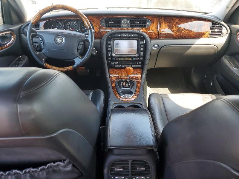 2006 Jaguar Xj series VIN SAJWA79B66SH09019 COPART salvage auction — MINOR DENT/SCRATCHES, CA - DIS/DLR/EXP ONLY CLEAN TITLE, sold $500 on 2026-07-28 (photo 8)