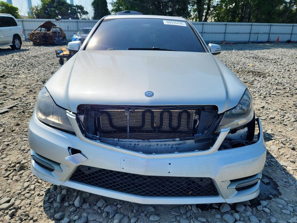 2014 Mercedes-benz C-klasse VIN WDDGF8ABXEA957772 COPART salvage auction — WATER/FLOOD, Nj - Cert Of Title-Salvage Flood, sold $1,275 on 2026-08-08 (photo 5)