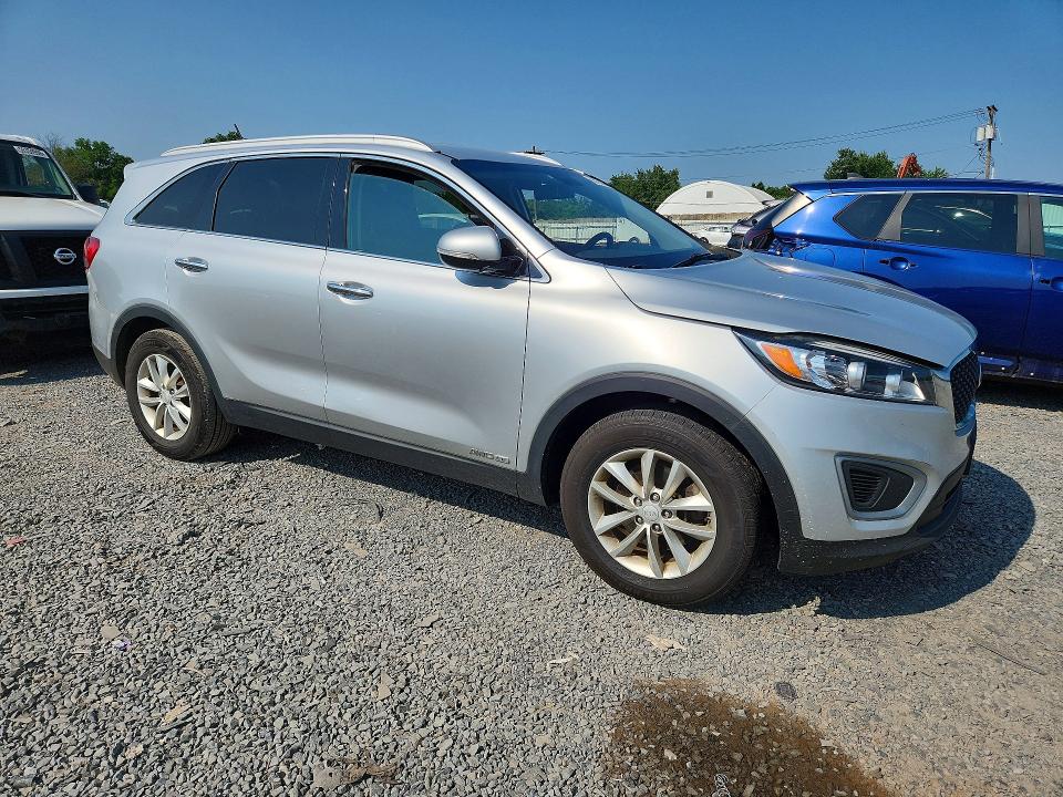 2018 Kia Sorento VIN 5XYPGDA54JG374103 COPART salvage auction — SIDE, NJ - CERT OF TITLE-SALVAGE, sold $2,500 on 2026-07-28 (photo 4)