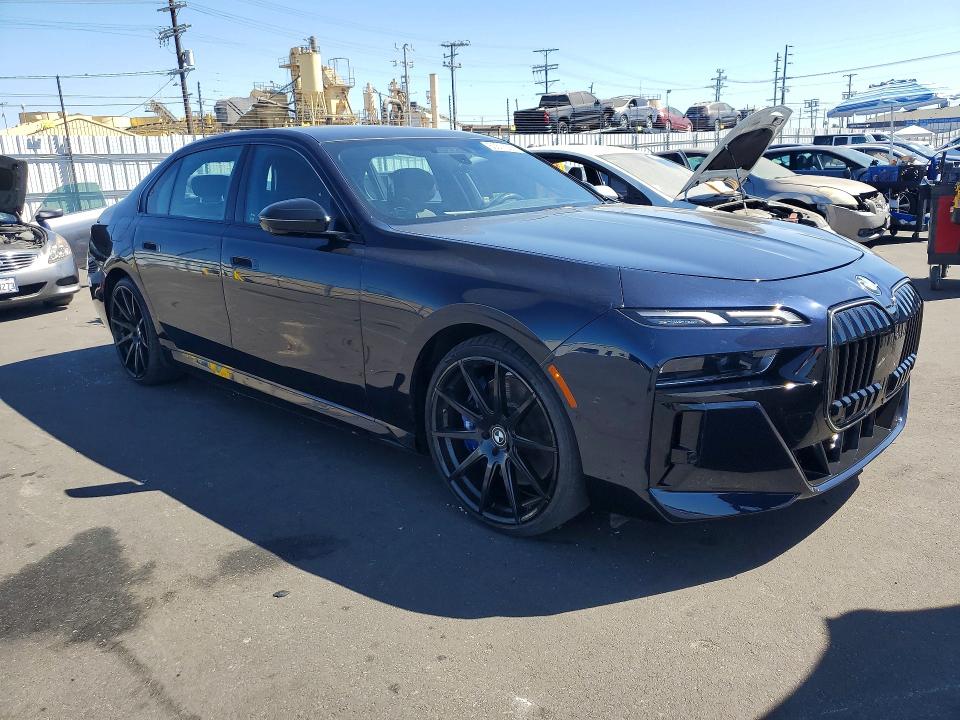 2024 BMW 7er VIN WBA23EH01RCR25672 COPART salvage auction — MINOR DENT/SCRATCHES, Ca - Dis/Dlr/Exp Only Clean Title, sold $44,500 on 2026-07-15 (photo 4)