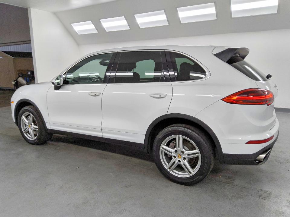 2016 Porsche Cayenne VIN WP1AA2A24GKA13215 COPART salvage auction — MINOR DENT/SCRATCHES, CA - DIS/DLR/EXP ONLY CLEAN TITLE, sold $6,400 on 2026-07-14 (photo 2)