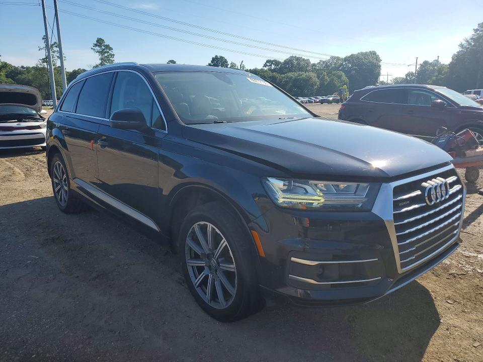 2017 Audi Q7 VIN WA1VAAF77HD057274 COPART salvage auction — MINOR DENT/SCRATCHES, La - Certificate Of Title (P), sold $8,100 on 2026-07-24 (photo 4)