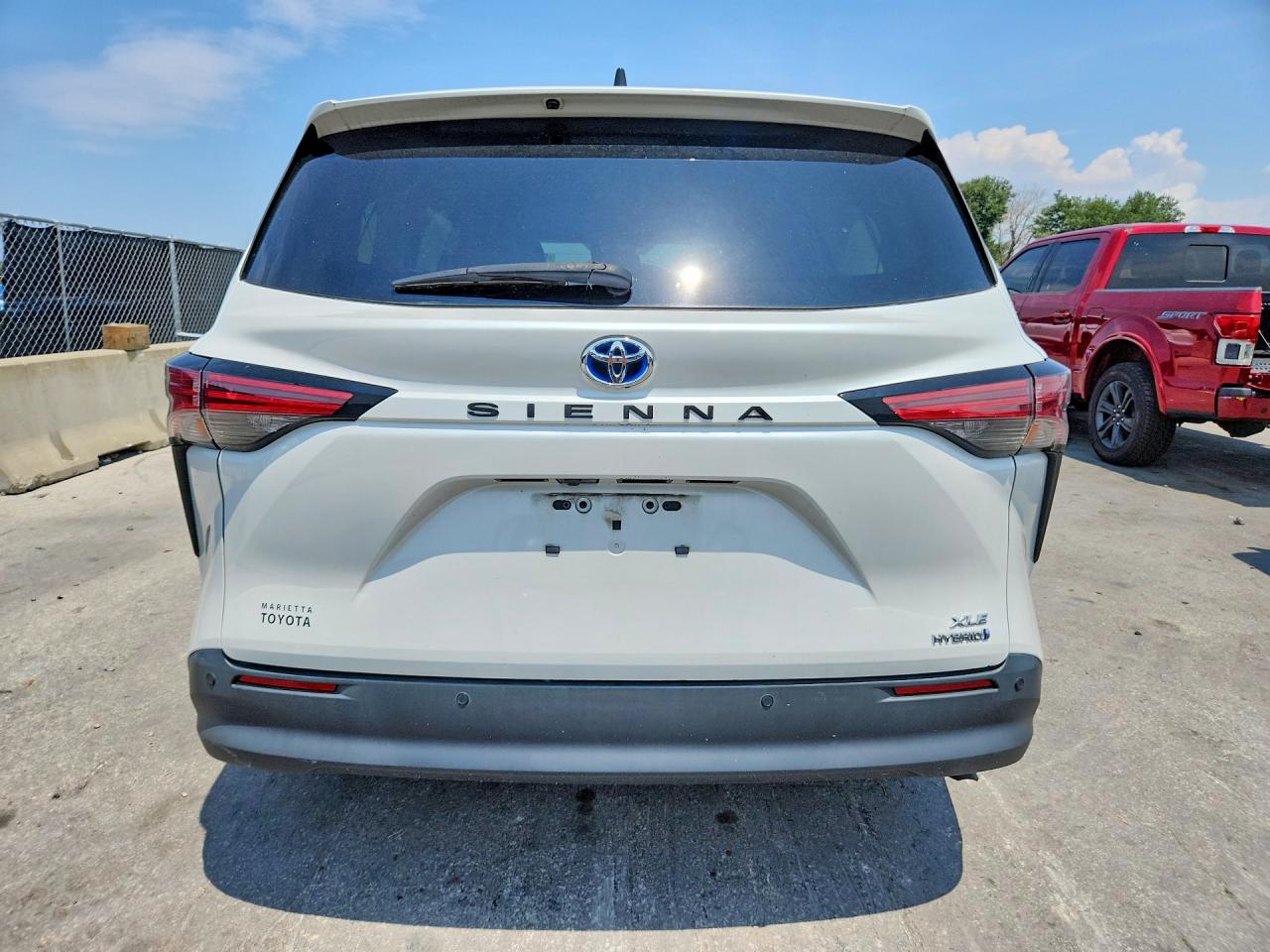 2022 Toyota Sienna VIN 5TDJRKEC5NS091585 COPART salvage auction — Front End, IN - CERT OF TITLE-SALVAGE TITLE, sold $21,200 on 2026-08-21 (photo 6)
