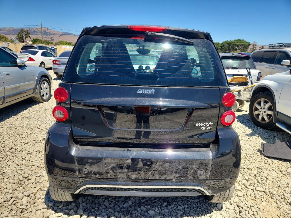 2014 Smart Fortwo VIN WMEEJ9AA3EK740265 COPART salvage auction — VANDALISM, CA - SALVAGE CERTIFICATE, sold $550 on 2026-08-06 (photo 6)