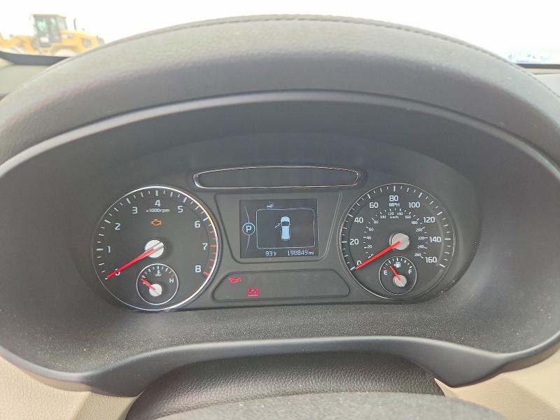 2016 Kia Sorento VIN 5XYPGDA35GG053727 COPART salvage auction — MINOR DENT/SCRATCHES, Ut - Certificate Of Title, sold $900 on 2026-07-31 (photo 9)