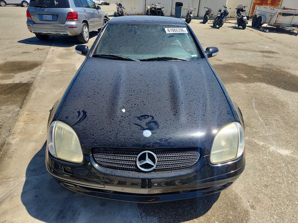 2002 Mercedes-benz Slk-class VIN WDBKK65F82F268442 COPART salvage auction — MINOR DENT/SCRATCHES, CA - DIS/DLR/EXP ONLY CLEAN TITLE, sold $125 on 2026-07-21 (photo 5)