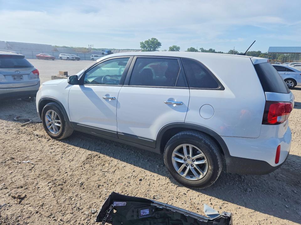 2015 Kia Sorento VIN 5XYKT3A66FG653424 COPART salvage auction — MINOR DENT/SCRATCHES, Ks - Dealer Only Clean Title, sold $600 on 2026-07-30 (photo 2)
