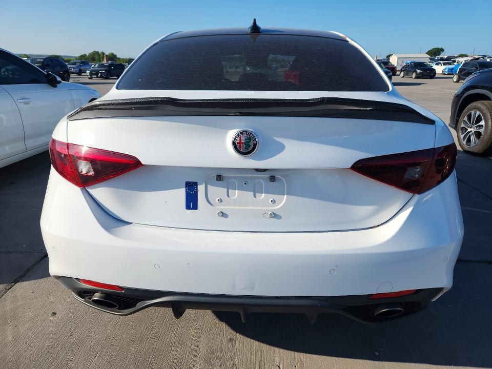 2017 Alfa romeo Giulia VIN ZARFAEEN9H7555238 COPART salvage auction — MINOR DENT/SCRATCHES, Tn - Salvage Certificate (P), sold $2,100 on 2026-08-03 (photo 6)