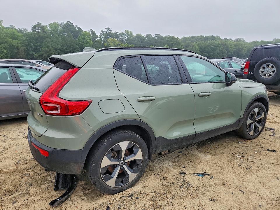 2024 Volvo Xc40 VIN YV4L12UK5R2215860 COPART salvage auction — SIDE, Md - Cert Of Salvage > 75% Damage, sold $7,400 on 2026-08-11 (photo 3)