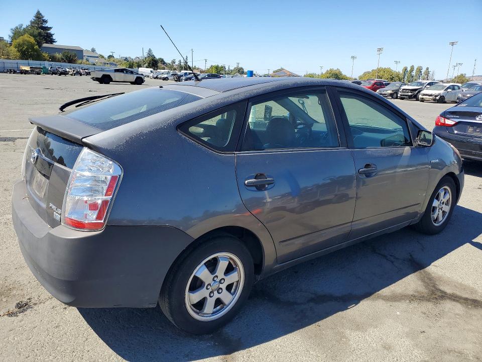 2008 Toyota Prius VIN JTDKB20U483449855 COPART salvage auction — MINOR DENT/SCRATCHES, Ca - Dis/Dlr/Exp Only Clean Title, sold $825 on 2026-07-31 (photo 3)