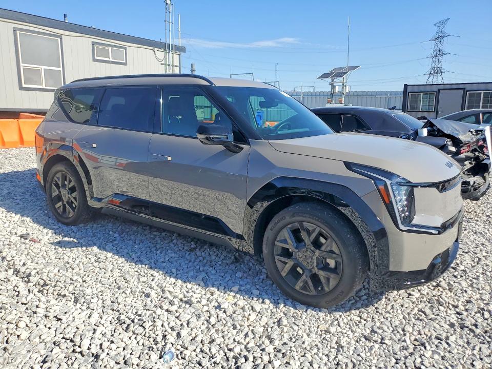 2026 Kia Ev9 VIN 5XYADFS5XTG009372 COPART salvage auction — UNDERCARRIAGE, NV - SALVAGE TITLE, sold $23,700 on 2026-08-31 (photo 4)