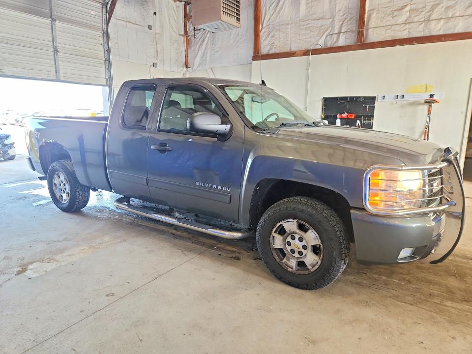 2011 Chevrolet Silverado 1500 VIN 1GCRKSE34BZ368258 COPART salvage auction — NORMAL WEAR, Ky - Certificate Of Title, sold $1,150 on 2026-07-06 (photo 4)