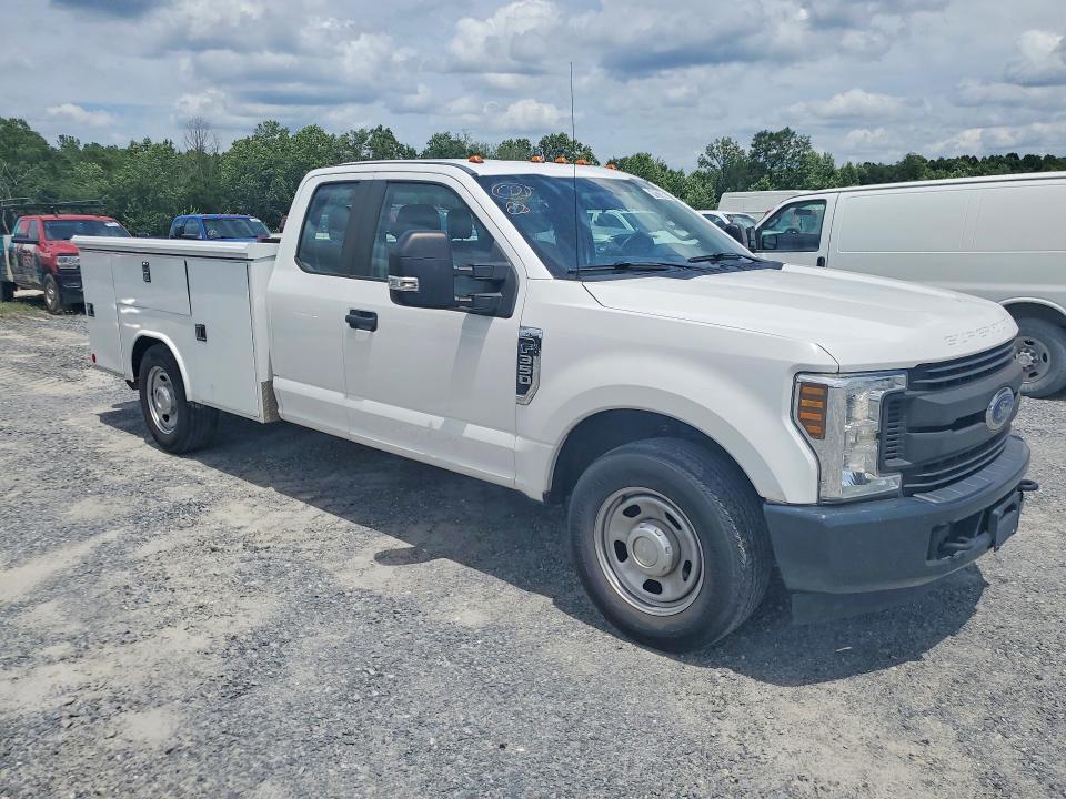 2019 Ford F-350 super duty VIN 1FD7X3E62KEC46817 COPART salvage auction — MINOR DENT/SCRATCHES, NC - DEALER ONLY CLEAN TITLE, sold $9,000 on 2026-07-23 (photo 4)