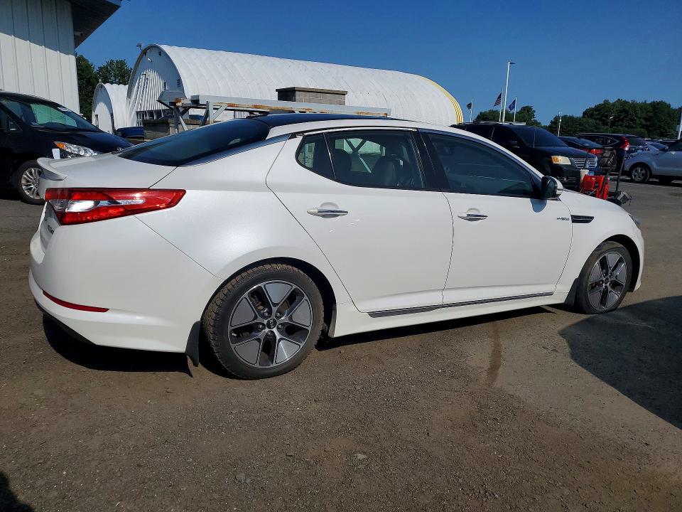 2013 Kia Optima hybrid VIN KNAGM4AD0D5048759 COPART salvage auction — MINOR DENT/SCRATCHES, MA - CERTIFICATE OF TITLE (P), sold $1,450 on 2026-07-31 (photo 3)