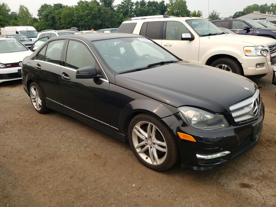 2013 Mercedes-benz C-klasse VIN WDDGF8AB8DR299661 COPART salvage auction — MINOR DENT/SCRATCHES, Ct - Certificate Of Title, sold $1,450 on 2026-07-28 (photo 4)