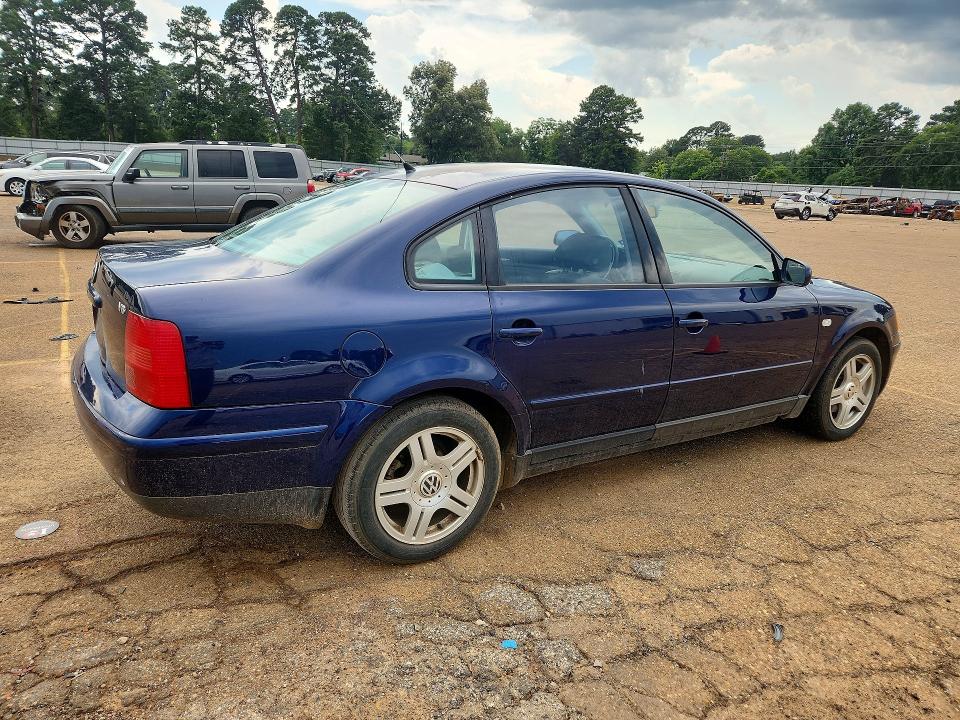 2001 Volkswagen Passat VIN WVWBH63B81P028526 COPART salvage auction — MECHANICAL, TX - CERTIFICATE OF TITLE, sold $175 on 2026-07-27 (photo 3)