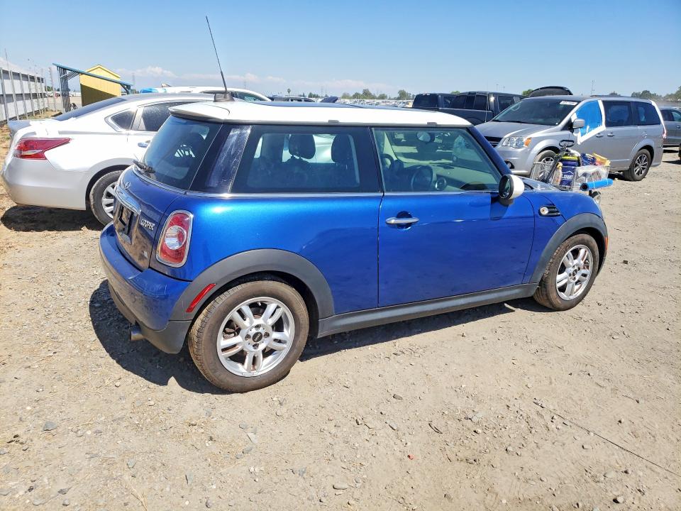 2013 Mini Cooper VIN WMWSU3C52DT374150 COPART salvage auction — MINOR DENT/SCRATCHES, CA - DIS/DLR/EXP APP FOR DUP CLEAN, sold $175 on 2026-07-21 (photo 3)