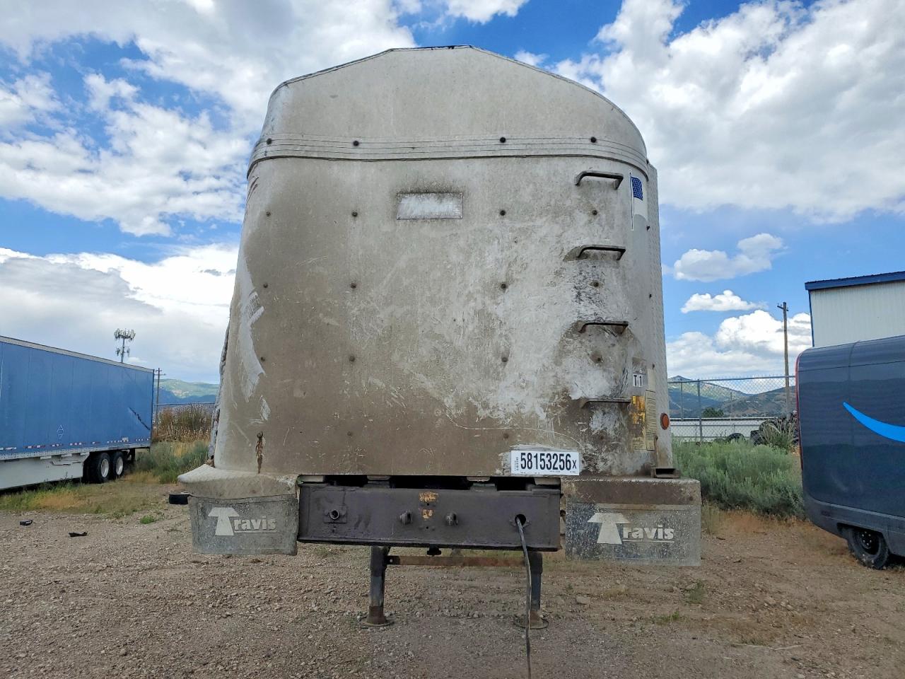 2011 Travis Unknown VIN 48X2F3924B1007043 COPART salvage auction — Rollover, UT - SALVAGE CERTIFICATE, sold $1,200 on 2026-08-27 (photo 5)
