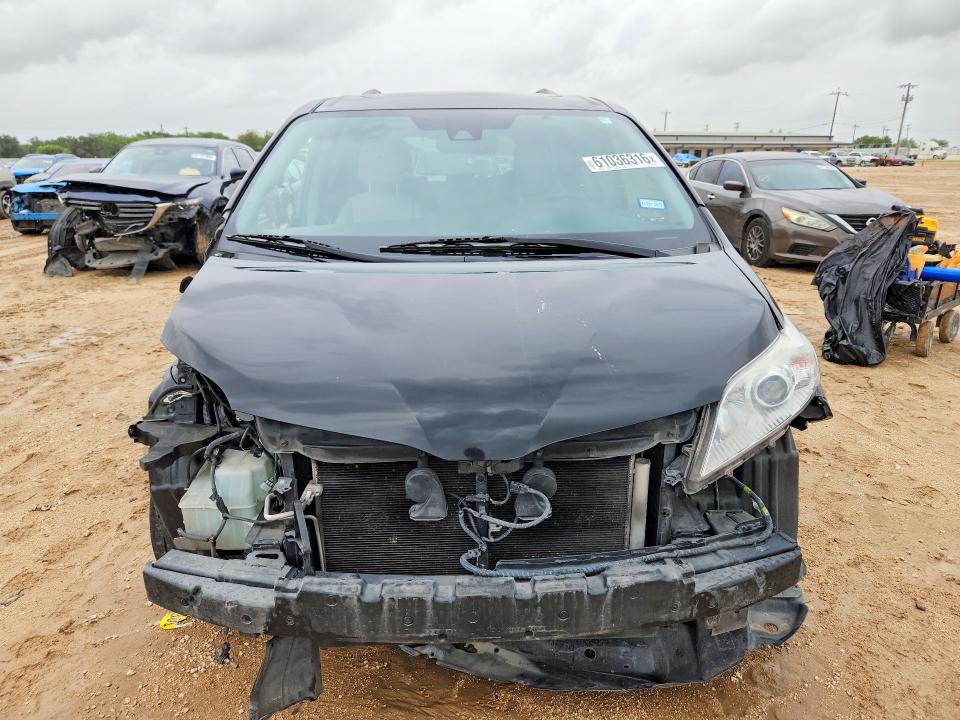 2019 Toyota Sienna VIN 5TDYZ3DC6KS012636 COPART salvage auction — SIDE, TX - SALVAGE VEHICLE TITLE, sold $10 on 2026-07-30 (photo 5)