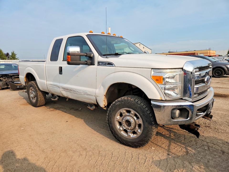 2012 Ford F-350 super duty VIN 1FT8X3B60CEA30768 COPART salvage auction — SIDE, ON - PERMIT NO BRAND - UNFIT, sold $2,750 on 2026-07-28 (photo 4)