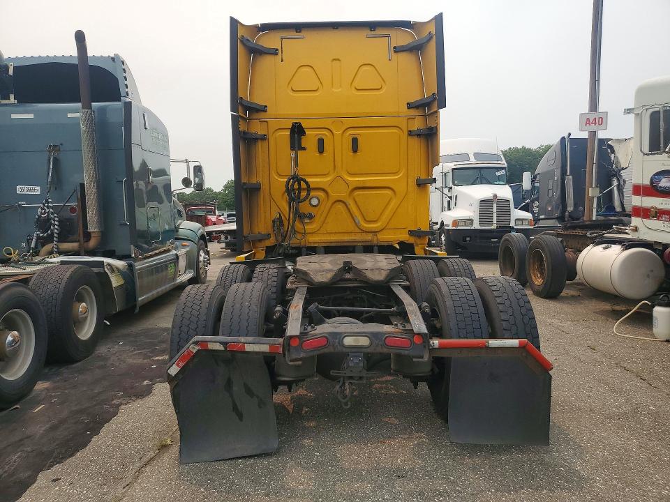 2020 Freightliner All other VIN 3AKJHHDR9LSLP1260 COPART salvage auction — MINOR DENT/SCRATCHES, NJ - CERTIFICATE OF TITLE, sold $10,900 on 2026-07-30 (photo 6)