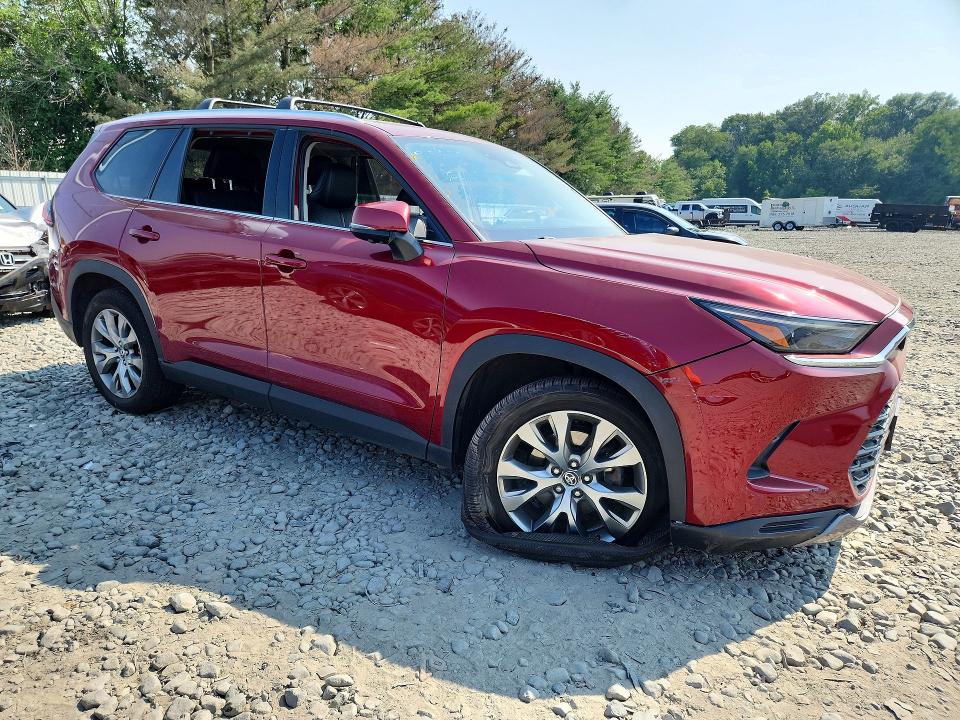 2024 Toyota Highlander VIN 5TDAAAB58RS016361 COPART salvage auction — VANDALISM, AZ - CERT OF TITLE - SALVAGE, sold $14,100 on 2026-07-29 (photo 4)