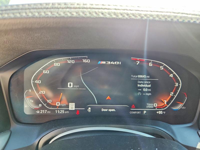 2021 BMW M340i VIN 3MW5U9J0XM8B61011 COPART salvage auction — MINOR DENT/SCRATCHES, MI - CERTIFICATE OF TITLE, sold $19,500 on 2026-08-27 (photo 9)