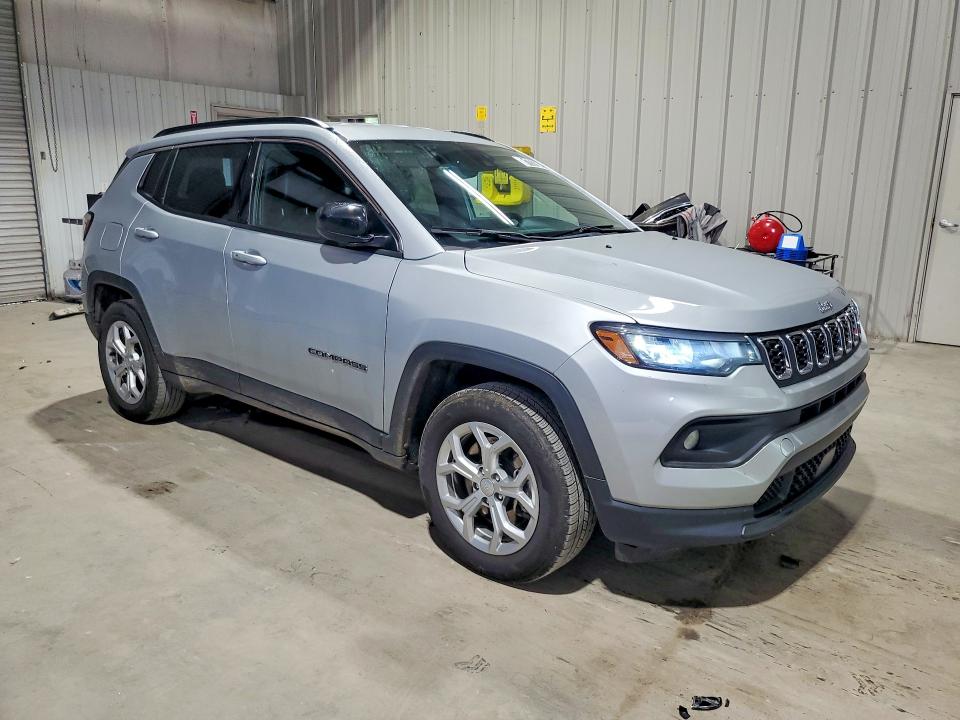 2024 Jeep Compass VIN 3C4NJDBN4RT113596 COPART salvage auction — FRONT END, Fl - Certificate Of Title (P), sold $9,600 on 2026-07-27 (photo 4)