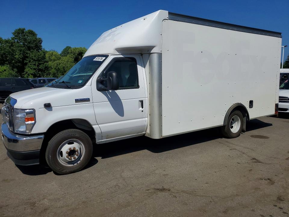 2022 Ford Econoline e350 VIN 1FDWE3FK5NDC05699 COPART salvage auction — MINOR DENT/SCRATCHES, NH - CERTIFICATE OF TITLE, sold $6,400 on 2026-07-23 (photo 1)