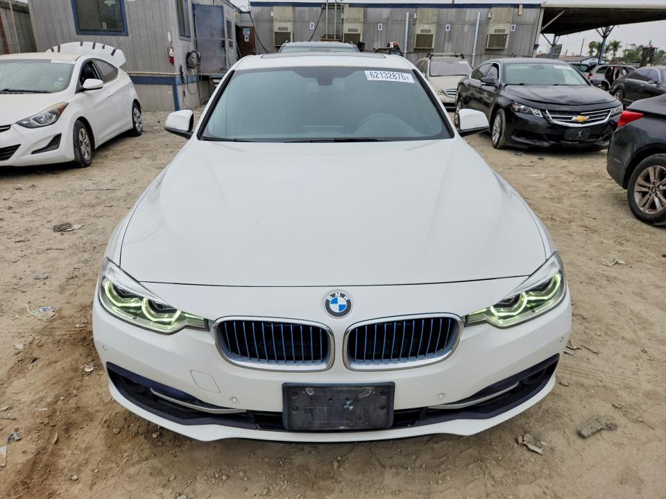2017 BMW 3er VIN WBA8E1C53HK480002 COPART salvage auction — MINOR DENT/SCRATCHES, Ca - Dis/Dlr/Exp Only Clean Title, sold $5,700 on 2026-07-27 (photo 5)