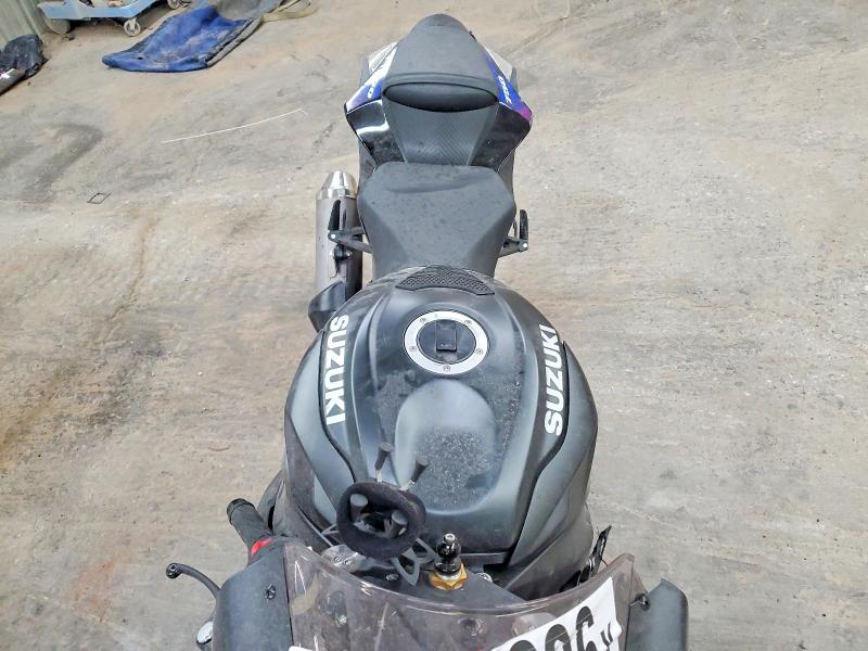 2026 Suzuki Gsx-r VIN JS1GR7MA1T7100551 COPART salvage auction — SIDE, Salvage Title, sold $1,350 on 2026-07-30 (photo 5)